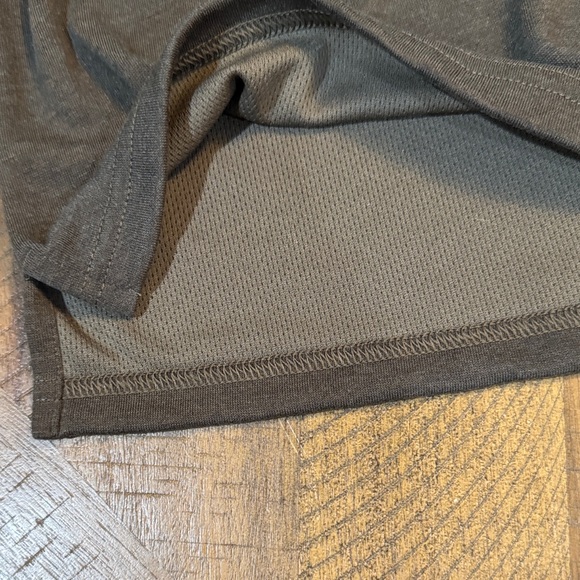 The North Face Flash Dry Black and Olive Short Sleeve Tee NWT - Picture 3 of 11